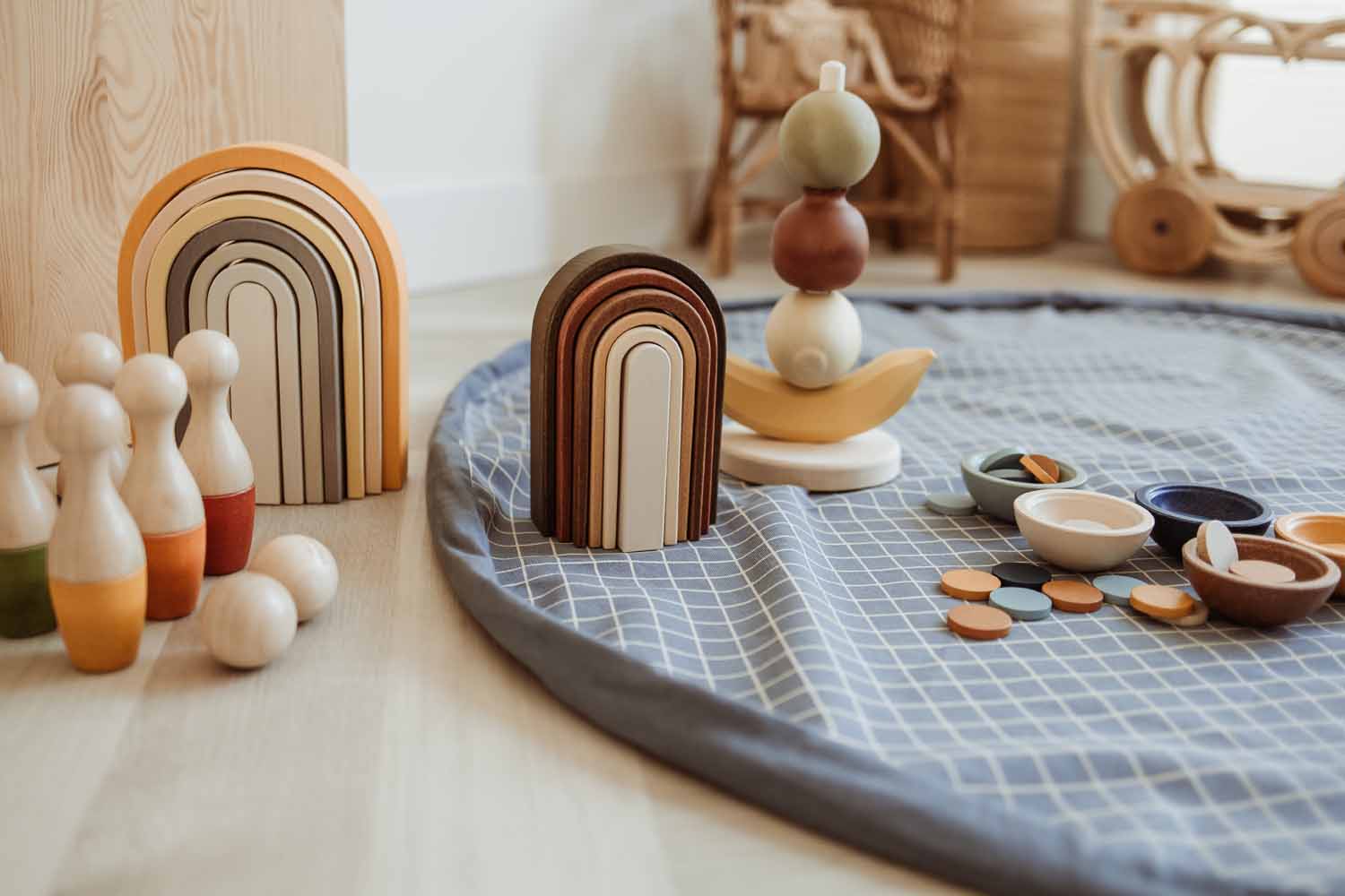 Playandgo_storage_bag_organic_grid_blue_wooden_toys_kidsroom